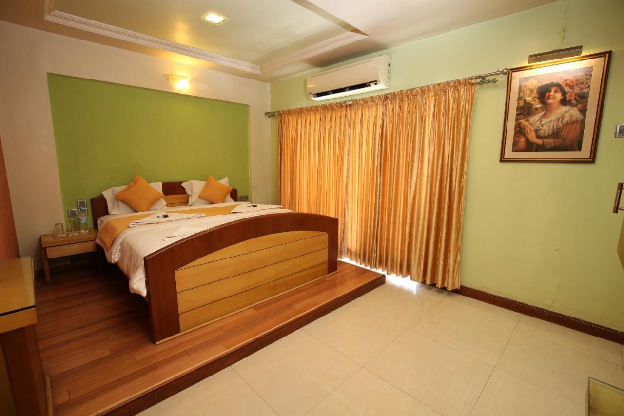 Hotel Kohinoor Square Kolhapur Exterior photo